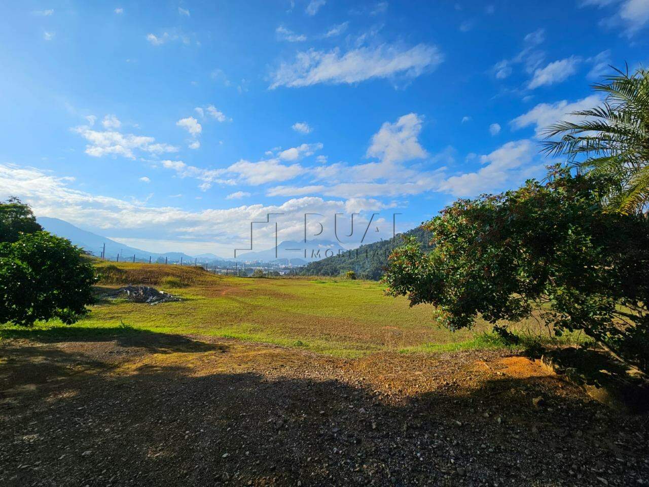 Imagem Terreno com área total de 143.447,14 m², edificado com um galpão industrial de 3.600 m² na Estrada Nova em Jaraguá do Sul