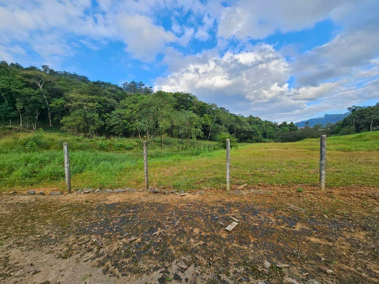 Imagem Terreno com área total de 143.447,14 m², edificado com um galpão industrial de 3.600 m² na Estrada Nova em Jaraguá do Sul