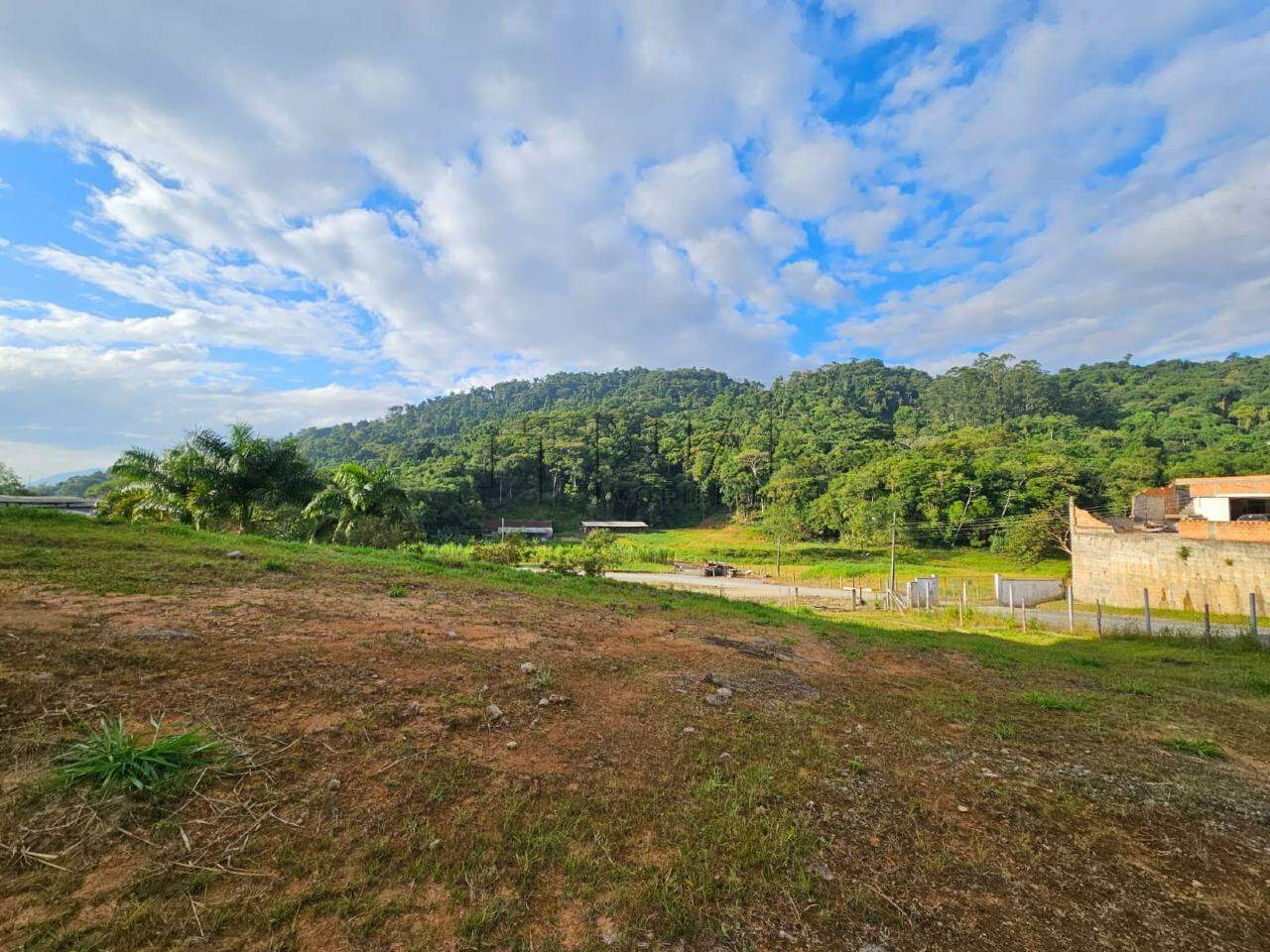 Imagem Terreno com área total de 143.447,14 m², edificado com um galpão industrial de 3.600 m² na Estrada Nova em Jaraguá do Sul
