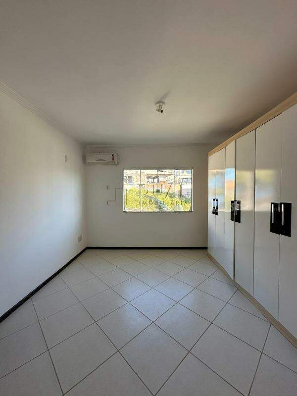 Imagem Casa com piscina a venda no bairro Amizade em Jaraguá do Sul