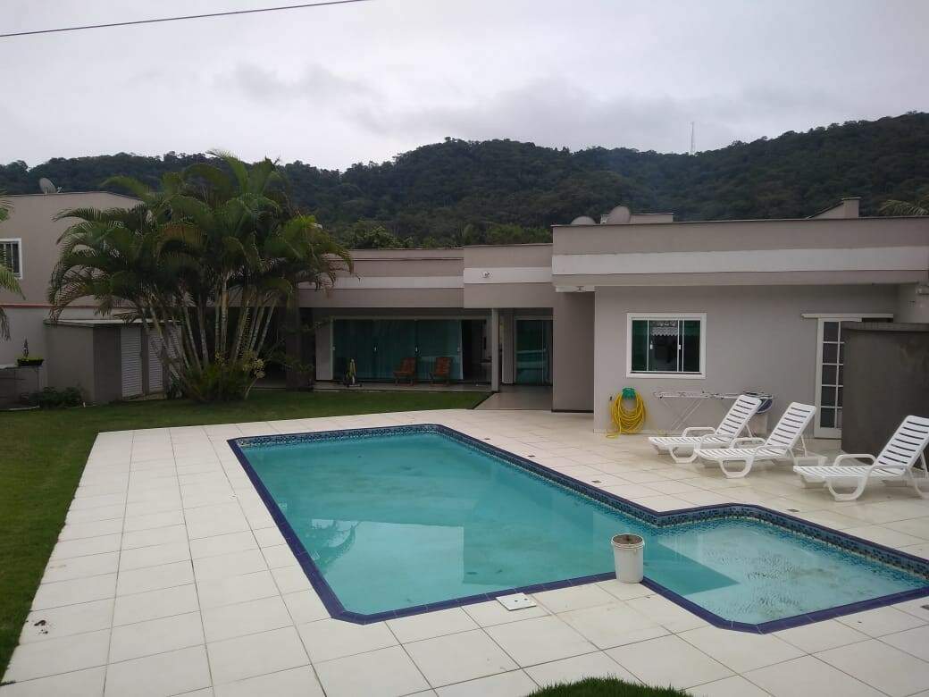 Imagem Casa à venda, 1 quarto, 2 suítes, 5 vagas, Imigrantes - Guaramirim/SC