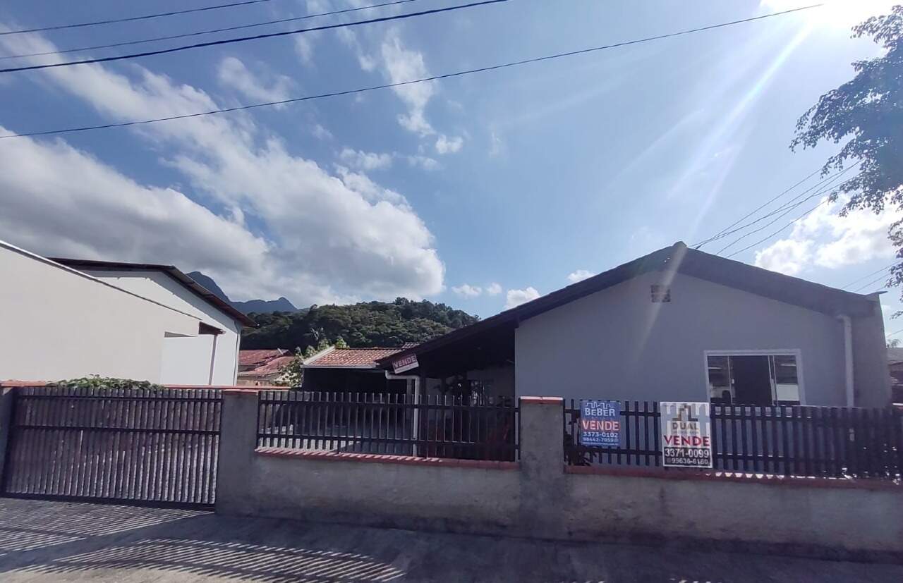 Imagem Casa à Venda na Ilha da Figueira em Guaramirim | 3 Quartos, Área de Festa e Edícula