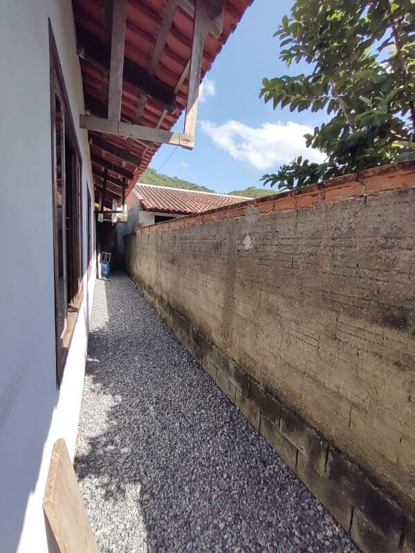 Imagem Casa à Venda na Ilha da Figueira em Guaramirim | 3 Quartos, Área de Festa e Edícula
