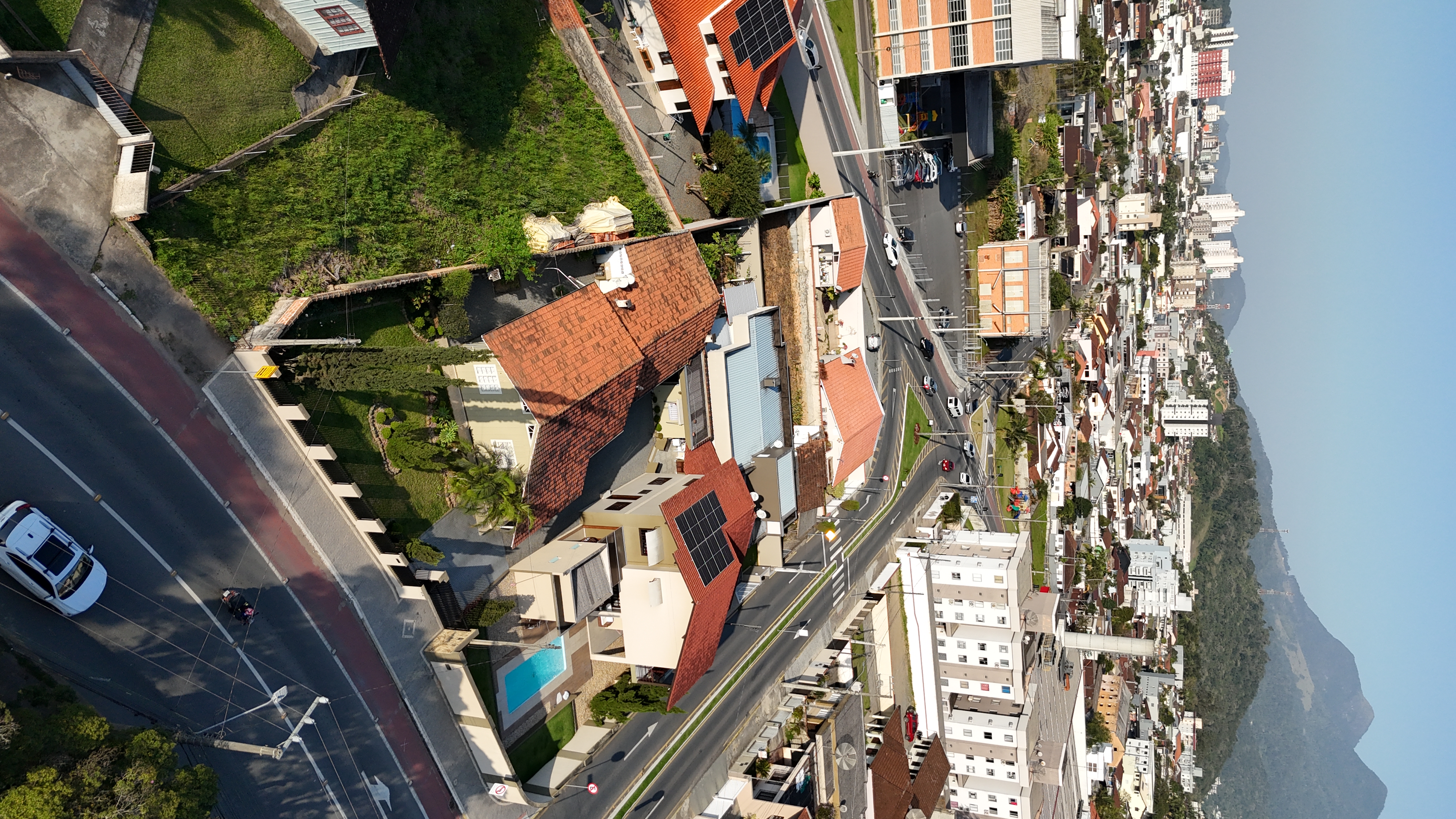 Imagem Terreno 924 m² com 2 casas – Ideal para ponto comercial no bairro Vila Lenzi