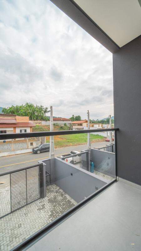 Imagem Geminado sobrado com Suíte + 2 dormitórios à venda no Jaraguá 99 em Jaraguá do Sul.