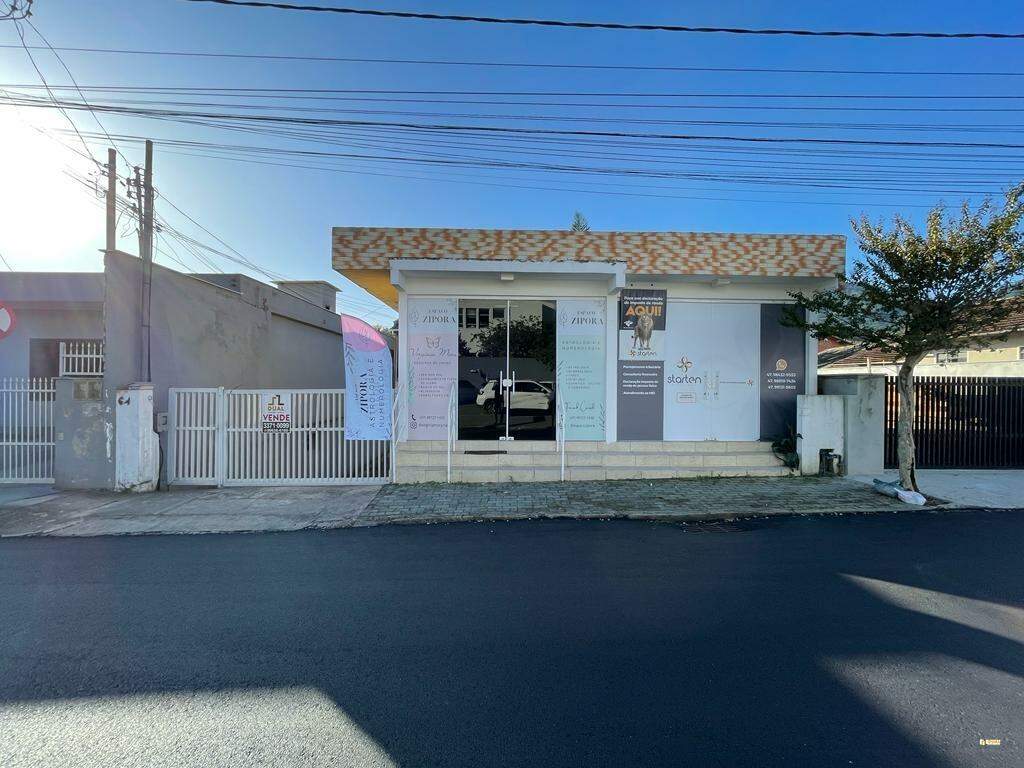 Imagem Casa à venda, 4 quartos, 1 suíte, 5 vagas, Centro - Jaraguá do Sul/SC