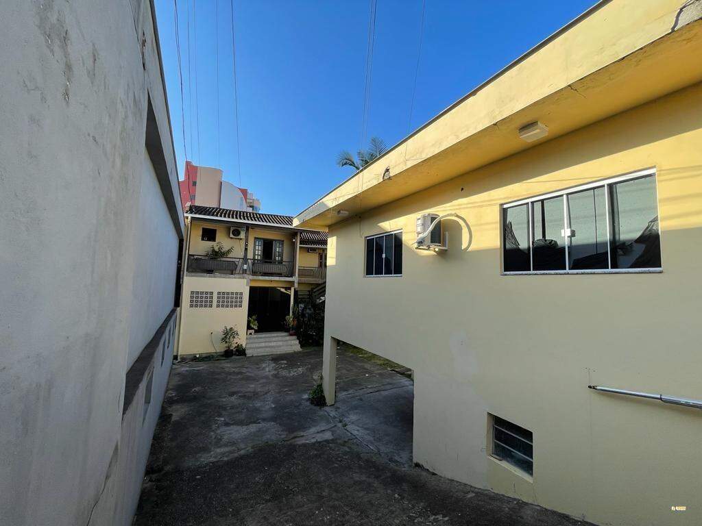 Imagem Casa à venda, 4 quartos, 1 suíte, 5 vagas, Centro - Jaraguá do Sul/SC