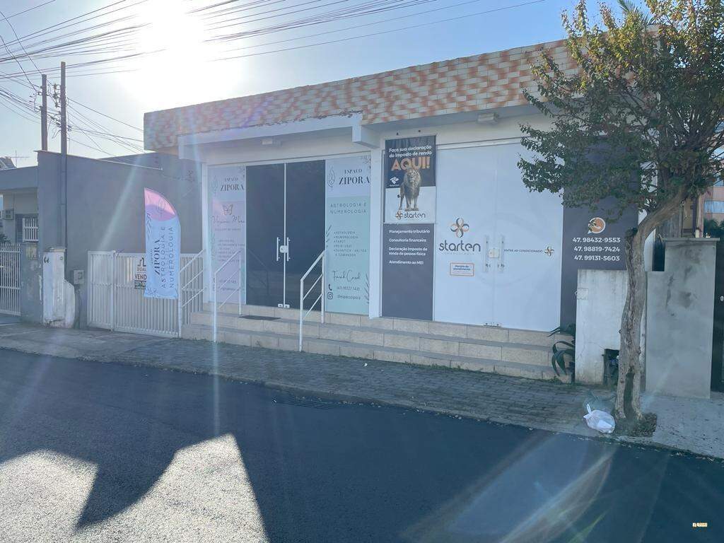 Imagem Casa à venda, 4 quartos, 1 suíte, 5 vagas, Centro - Jaraguá do Sul/SC