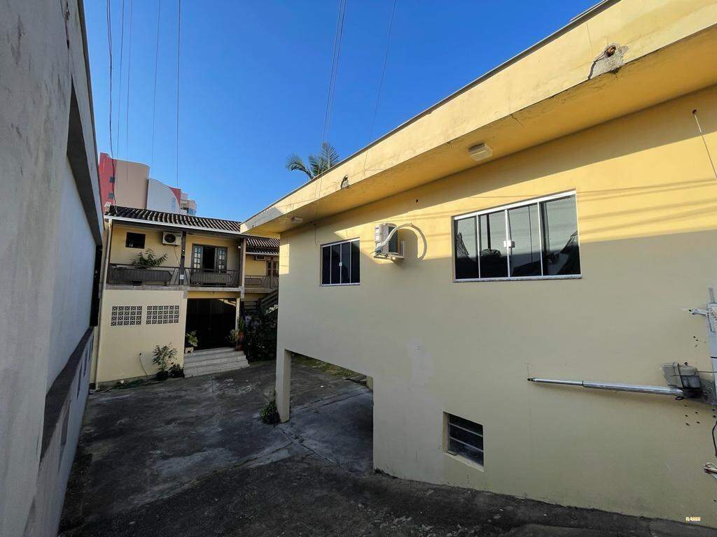 Imagem Casa à venda, 4 quartos, 1 suíte, 5 vagas, Centro - Jaraguá do Sul/SC