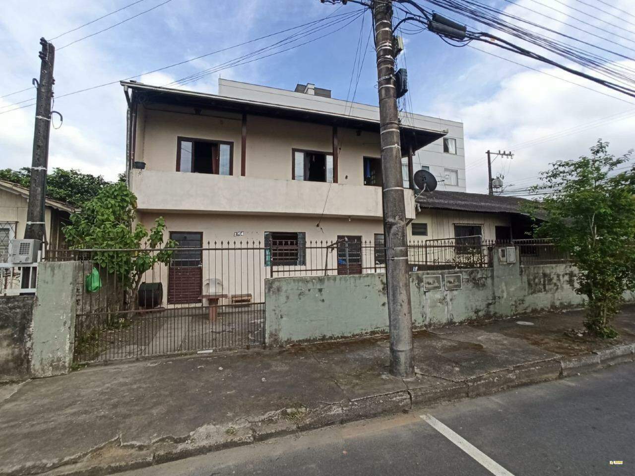 Casa mista de esquina com terreno de 306,12 m² no bairro Vila Baependi em Jaraguá do Sul