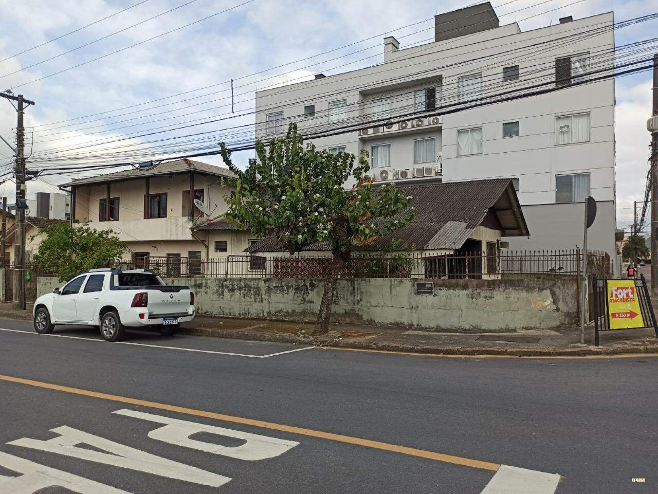 Imagem Casa mista de esquina com terreno de 306,12 m² no bairro Vila Baependi em Jaraguá do Sul