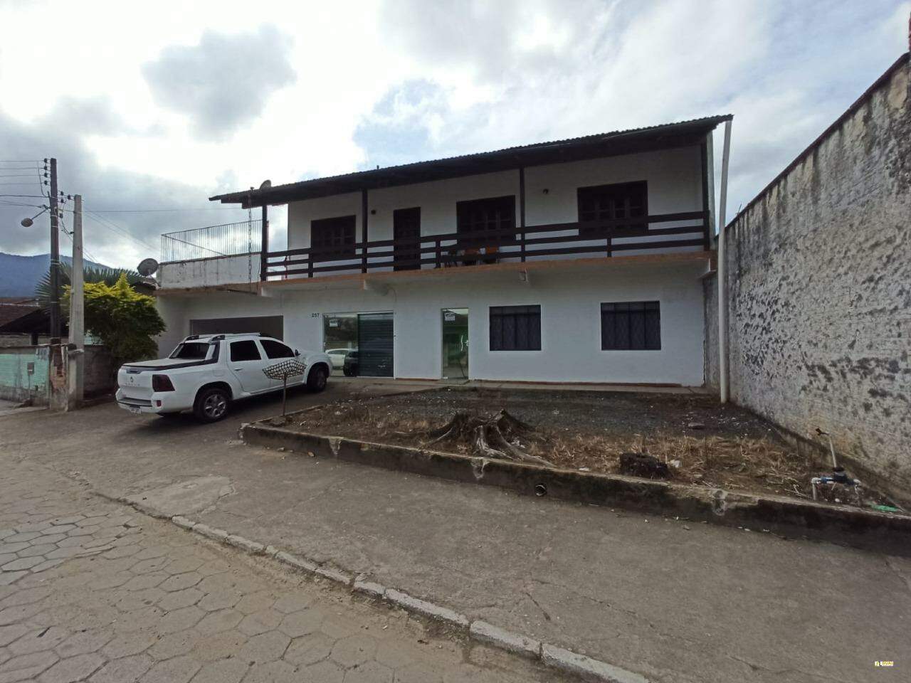 Imóvel residencial e comercial no bairro Vila Lenzi em Jaraguá do Sul, próximo ao mercado Komprão