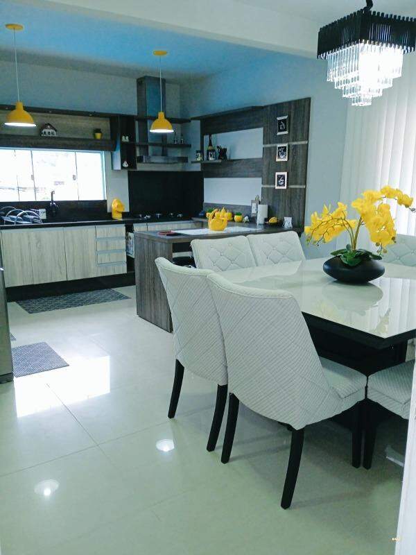 Imagem Dois sobrados no mesmo terreno a venda no bairro Tifa Martins em Jaraguá do Sul