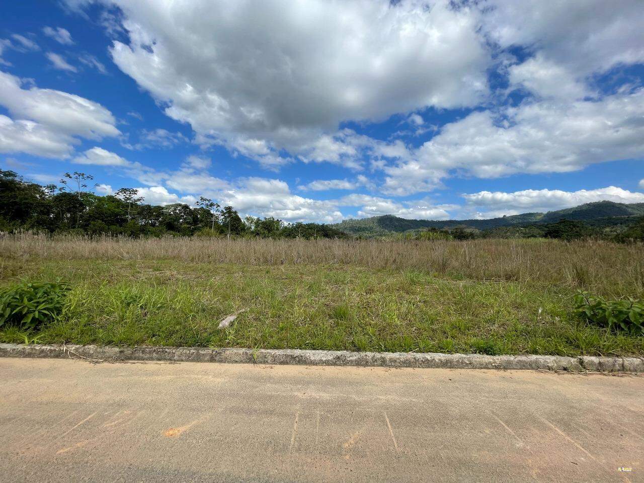 Terreno a venda no bairro Três Rios do Norte