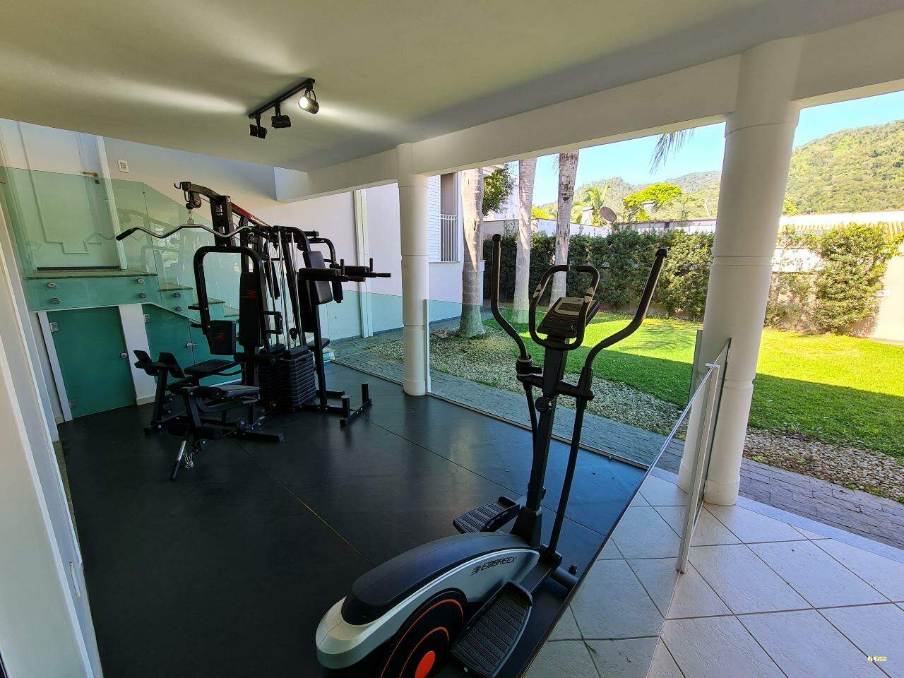 Imagem Casa à venda, 1 quarto, 3 suítes, 3 vagas, Jaraguá Esquerdo - Jaraguá do Sul/SC