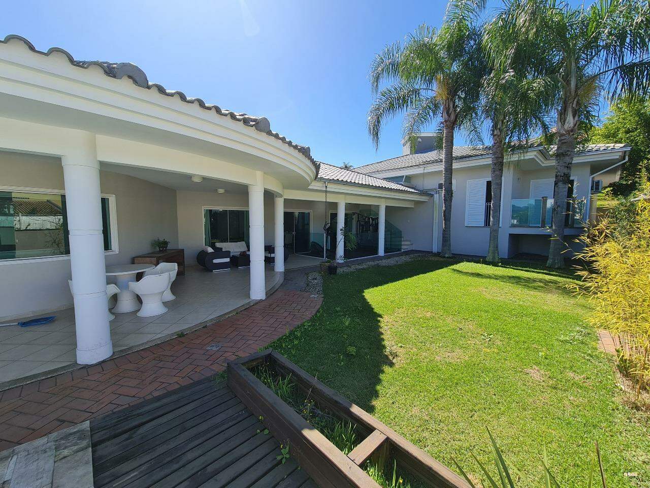 Imagem Casa à venda, 1 quarto, 3 suítes, 3 vagas, Jaraguá Esquerdo - Jaraguá do Sul/SC