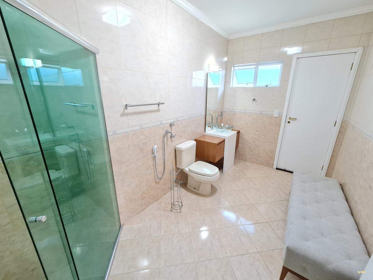 Imagem Casa à venda, 1 quarto, 3 suítes, 3 vagas, Jaraguá Esquerdo - Jaraguá do Sul/SC