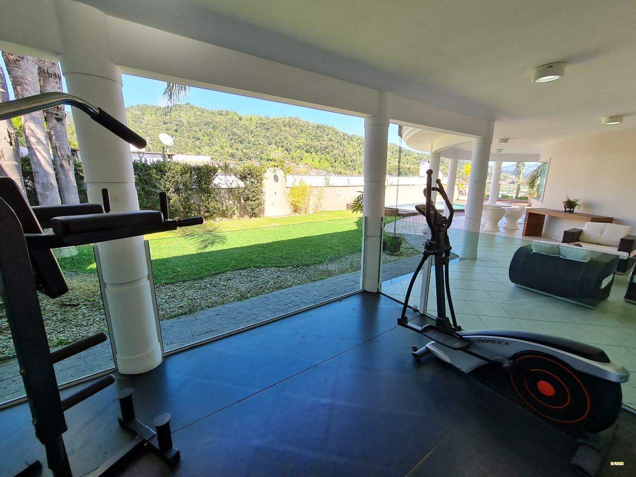 Imagem Casa à venda, 1 quarto, 3 suítes, 3 vagas, Jaraguá Esquerdo - Jaraguá do Sul/SC