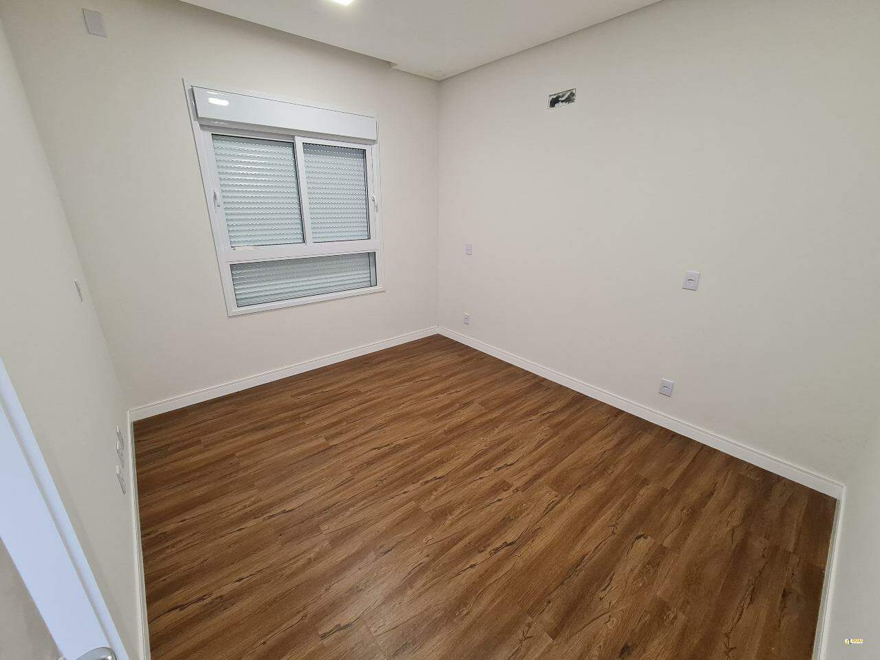 Imagem Casa à Venda na Barra do Rio Cerro | 3 Suítes, Piscina e Alto Padrão de Acabamento