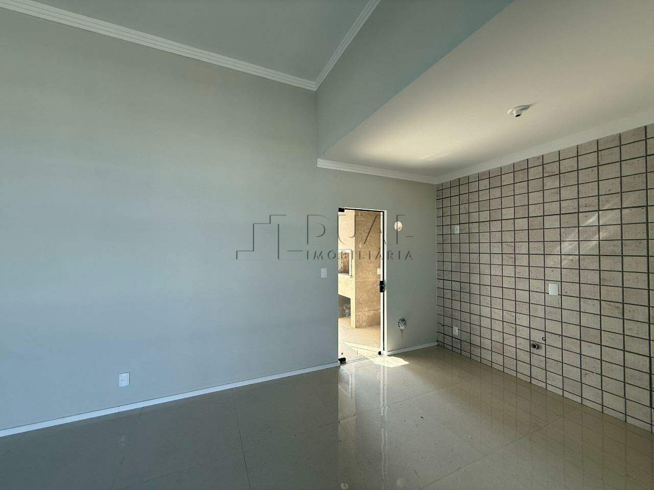 Imagem Moderna e Pronta para Morar: Casa Geminada com 3 Dormitórios e Churrasqueira