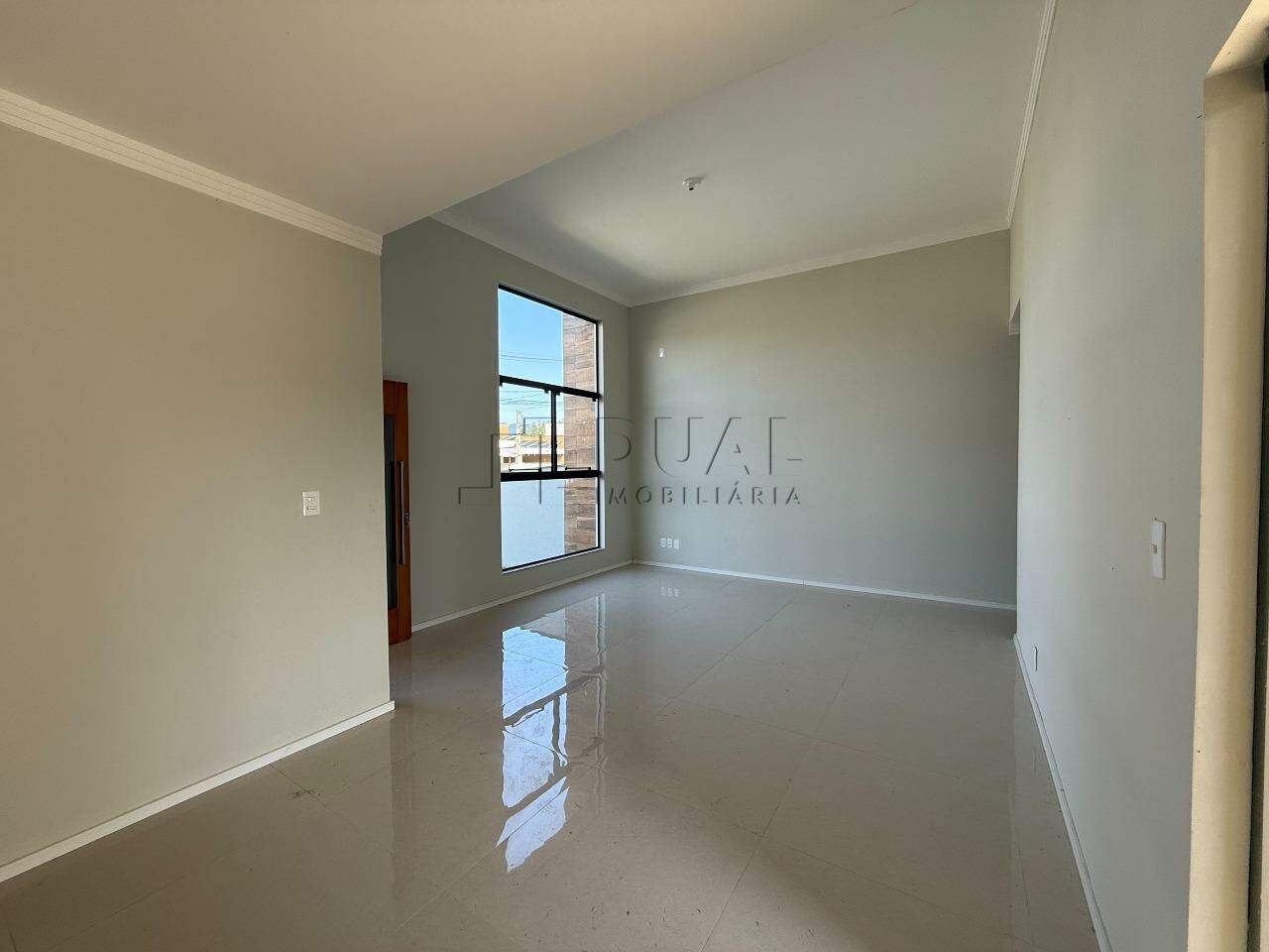 Imagem Moderna e Pronta para Morar: Casa Geminada com 3 Dormitórios e Churrasqueira