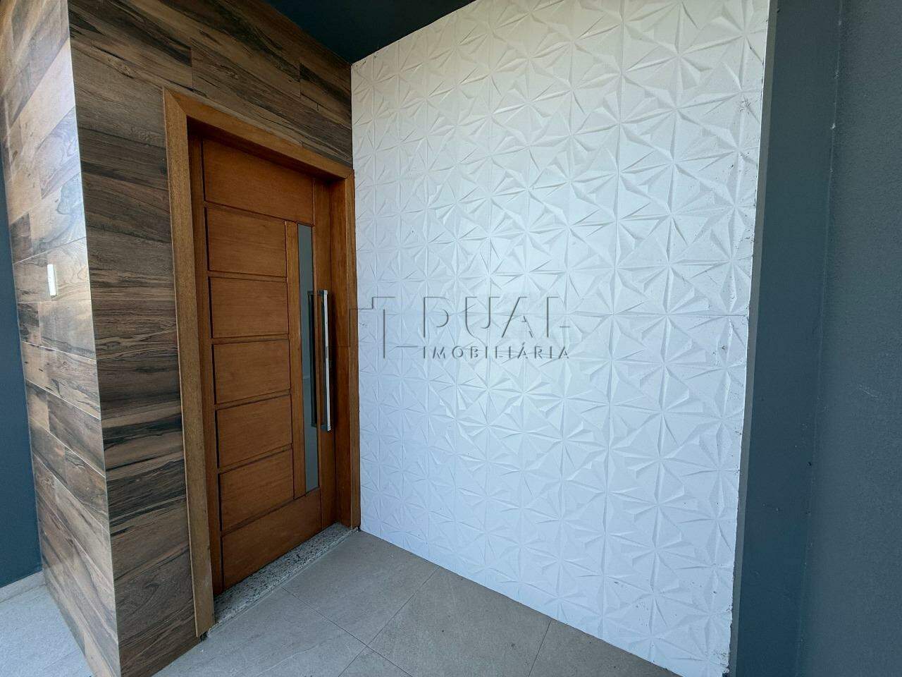 Imagem Moderna e Pronta para Morar: Casa Geminada com 3 Dormitórios e Churrasqueira