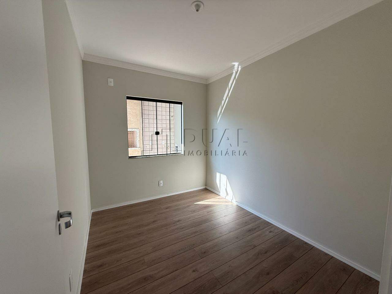 Imagem Moderna e Pronta para Morar: Casa Geminada com 3 Dormitórios e Churrasqueira