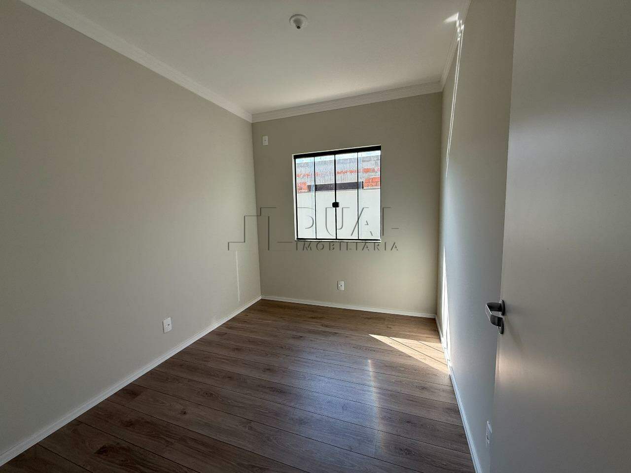 Imagem Moderna e Pronta para Morar: Casa Geminada com 3 Dormitórios e Churrasqueira