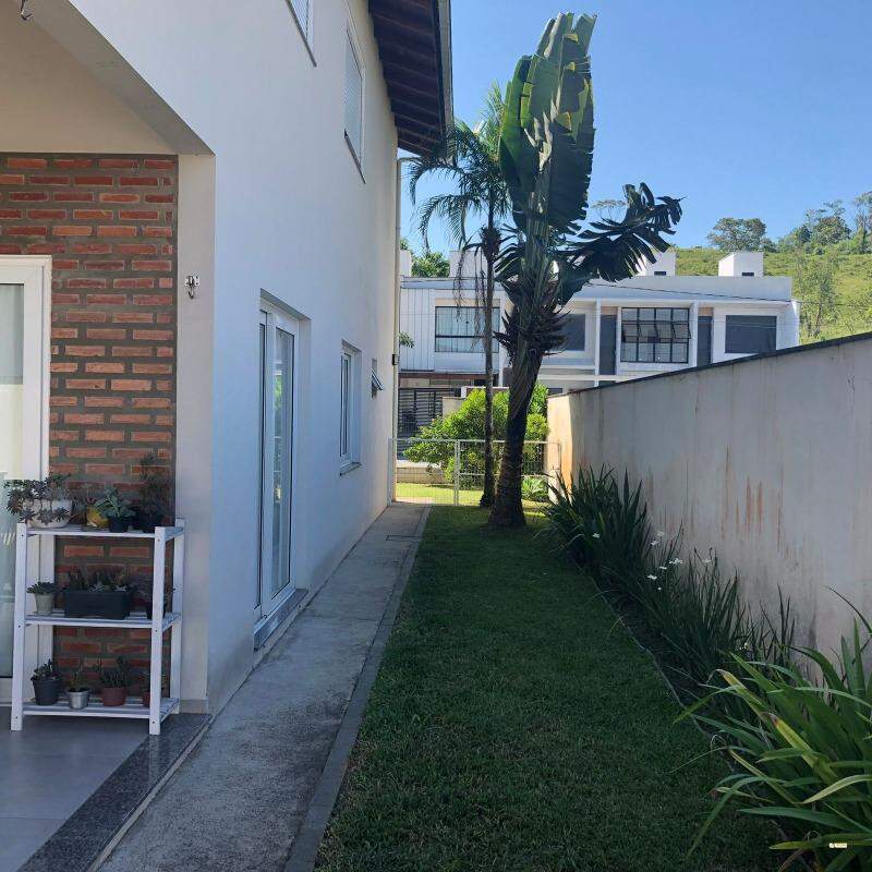 Imagem Casa a venda com 4 quartos e piscina em Três Rios do Norte no Loteamento Montreal