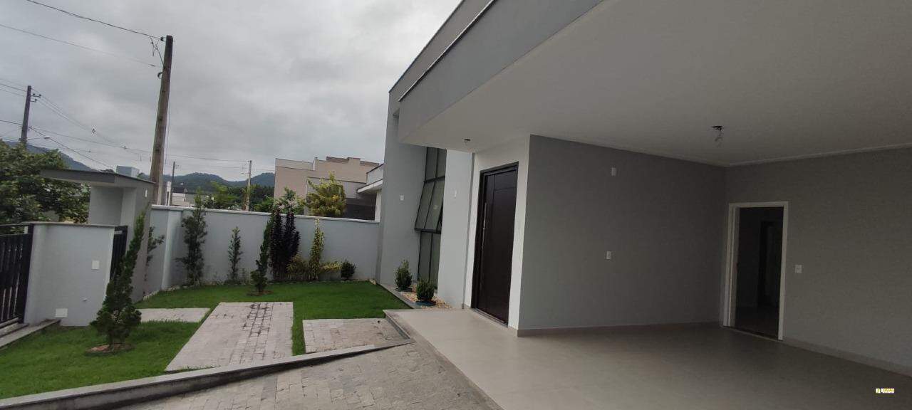 Imagem Casa Térrea Moderna com 3 Dormitórios, Amplo Jardim e Área de Lazer – Bairro em Valorização