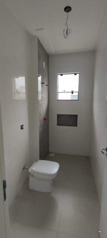 Imagem Casa Térrea Moderna com 3 Dormitórios, Amplo Jardim e Área de Lazer – Bairro em Valorização