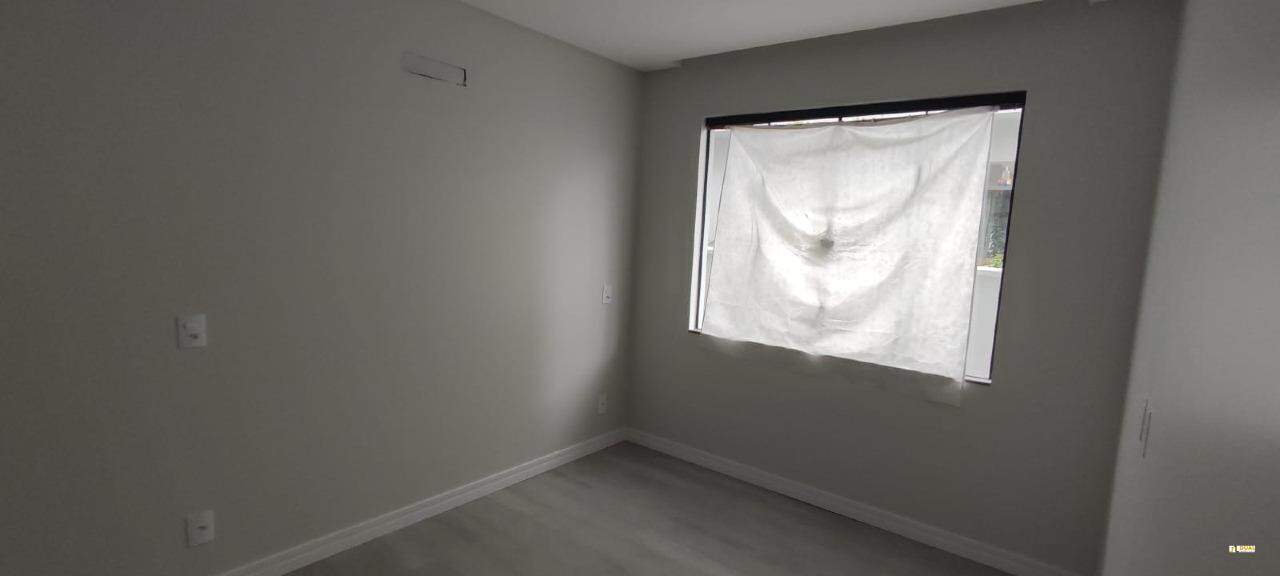 Imagem Casa Térrea Moderna com 3 Dormitórios, Amplo Jardim e Área de Lazer – Bairro em Valorização