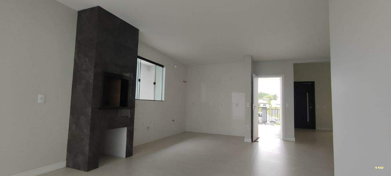 Imagem Casa Térrea Moderna com 3 Dormitórios, Amplo Jardim e Área de Lazer – Bairro em Valorização