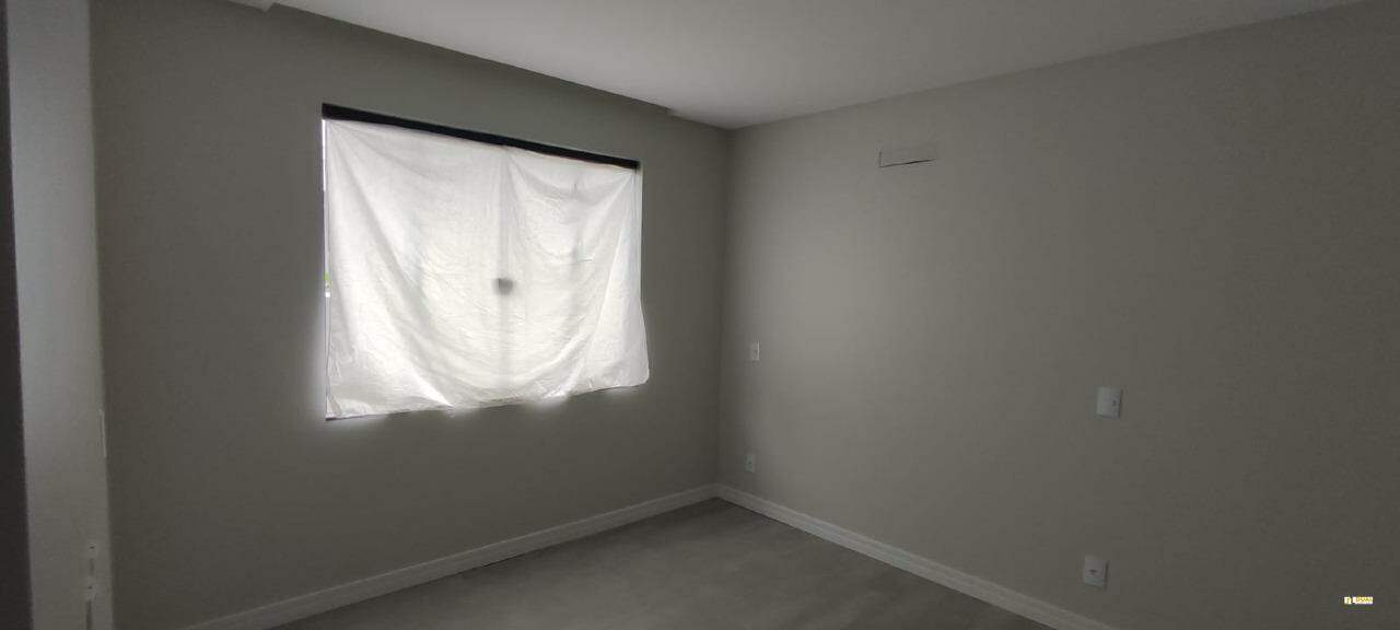 Imagem Casa Térrea Moderna com 3 Dormitórios, Amplo Jardim e Área de Lazer – Bairro em Valorização