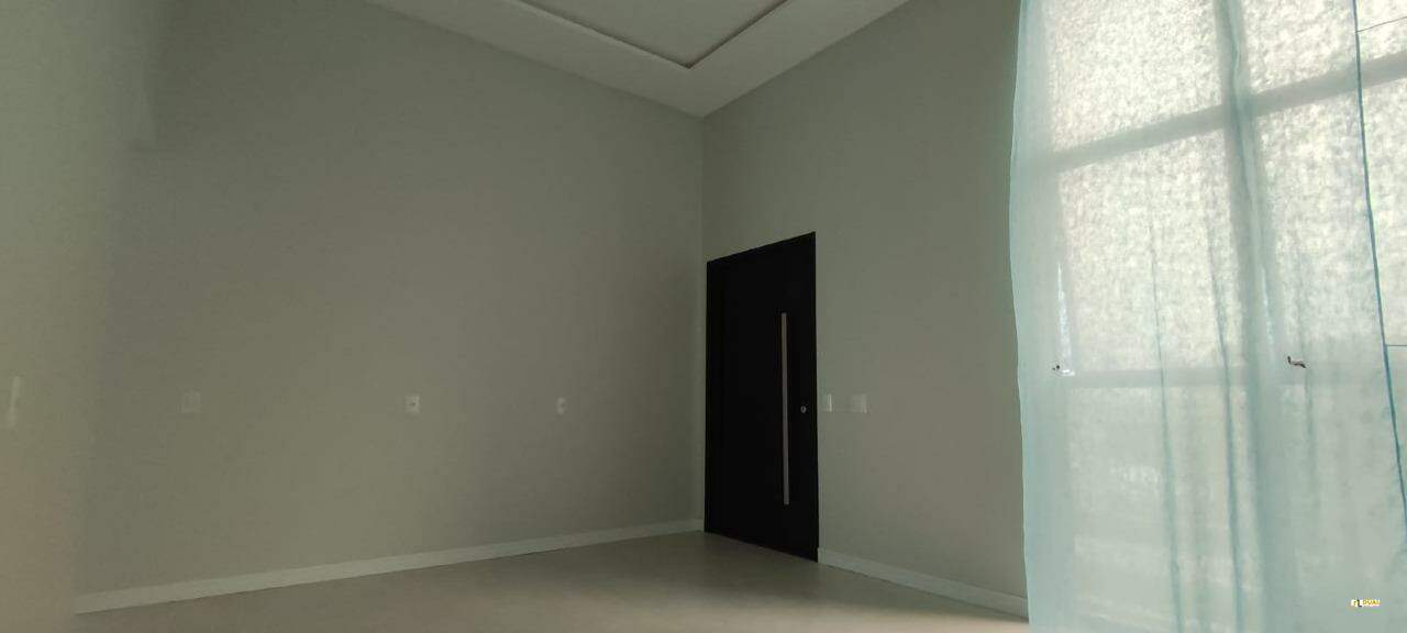 Imagem Casa Térrea Moderna com 3 Dormitórios, Amplo Jardim e Área de Lazer – Bairro em Valorização