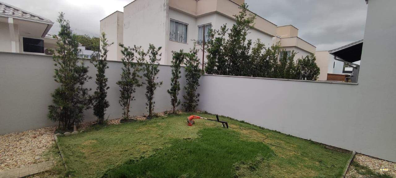 Imagem Casa Térrea Moderna com 3 Dormitórios, Amplo Jardim e Área de Lazer – Bairro em Valorização