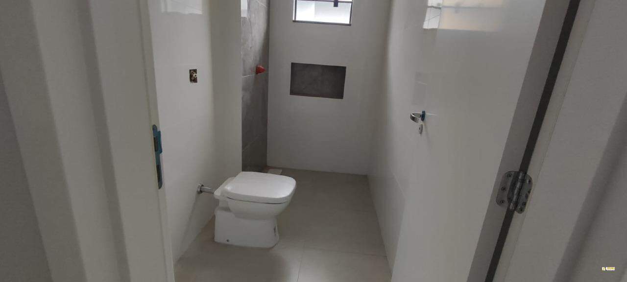 Imagem Casa Térrea Moderna com 3 Dormitórios, Amplo Jardim e Área de Lazer – Bairro em Valorização