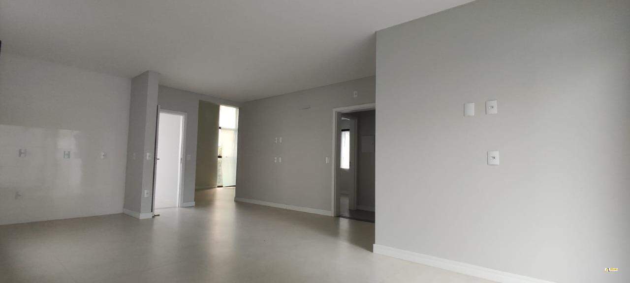 Imagem Casa Térrea Moderna com 3 Dormitórios, Amplo Jardim e Área de Lazer – Bairro em Valorização