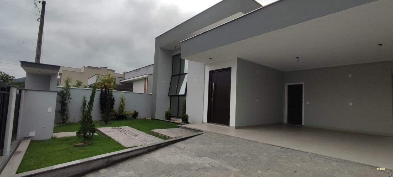 Imagem Casa Térrea Moderna com 3 Dormitórios, Amplo Jardim e Área de Lazer – Bairro em Valorização