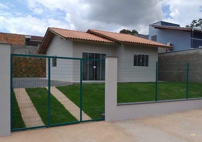 Casa com 02 dormitórios no bairro Nereu Ramos em Jaraguá do Sul