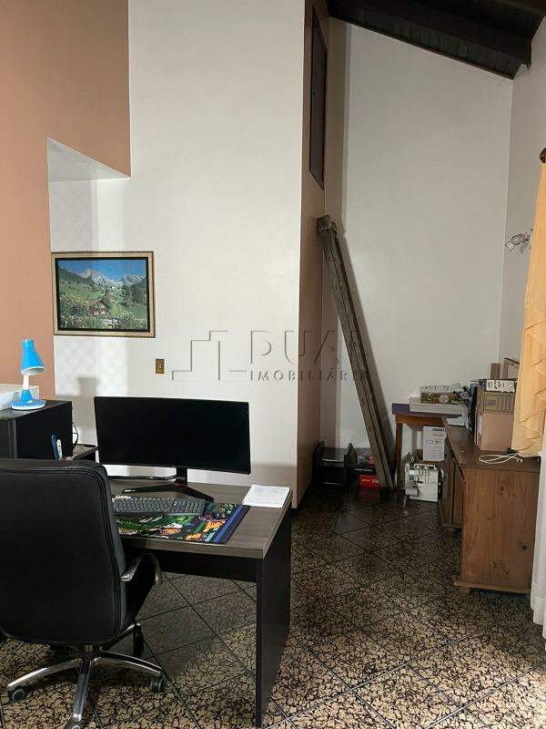 Imagem Casa residencial com potencial comercial com 270 m² semi mobiliado à venda no bairro Centro de Jaraguá do Sul 