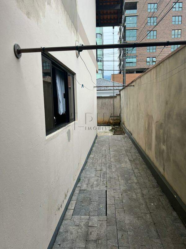 Imagem Casa residencial com potencial comercial com 270 m² semi mobiliado à venda no bairro Centro de Jaraguá do Sul 