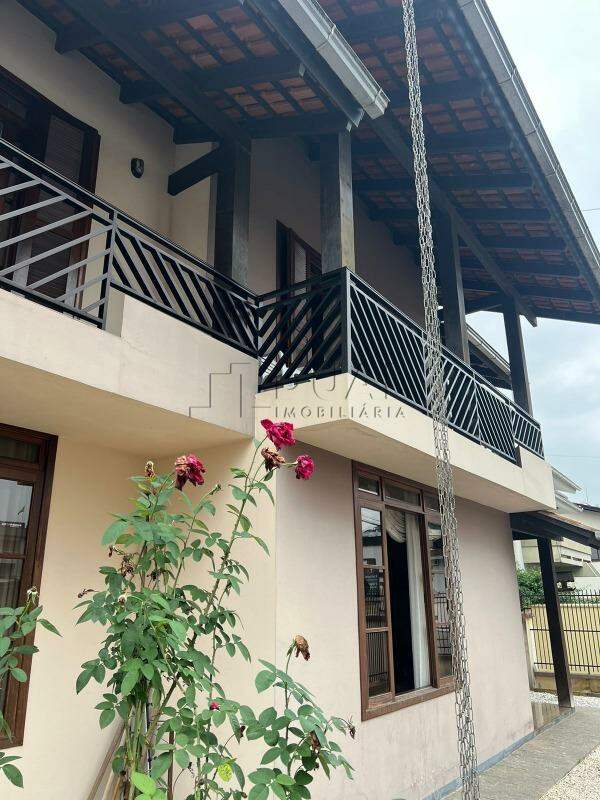 Imagem Casa residencial com potencial comercial com 270 m² semi mobiliado à venda no bairro Centro de Jaraguá do Sul 