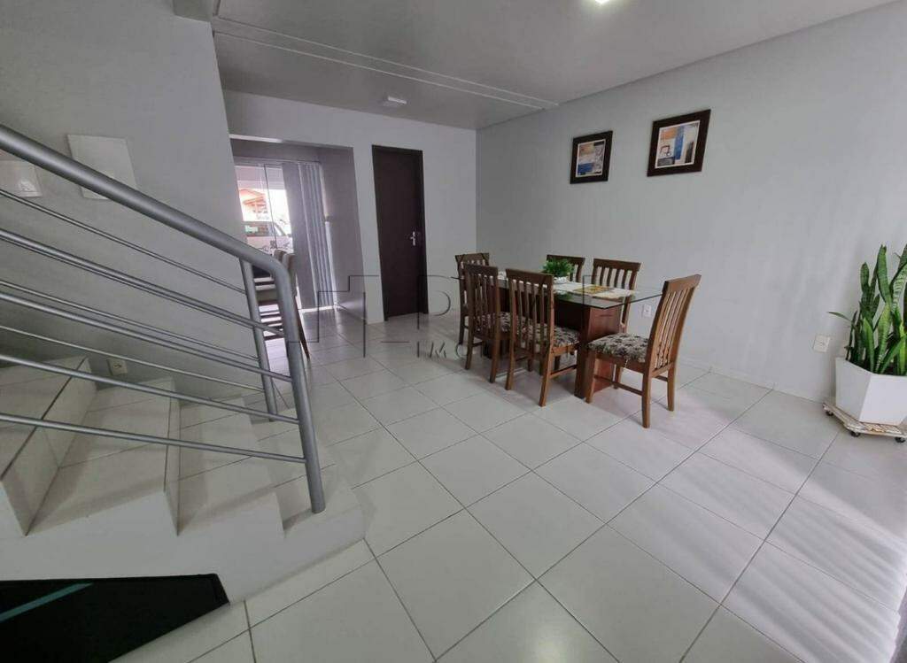 Imagem Geminado com 122,70m² à venda no bairro Amizade.