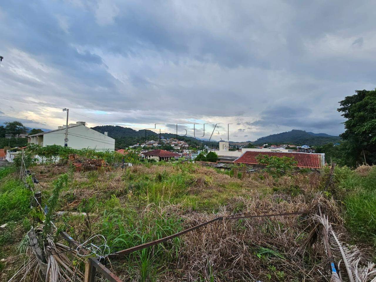 Imagem  Terreno de esquina com quase 600 m² no bairro Rau em Jaraguá do Sul