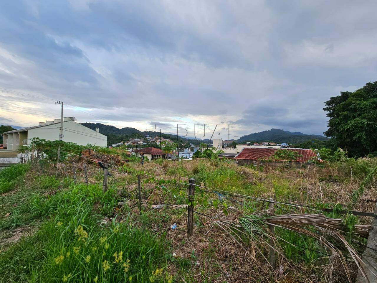 Imagem  Terreno de esquina com quase 600 m² no bairro Rau em Jaraguá do Sul