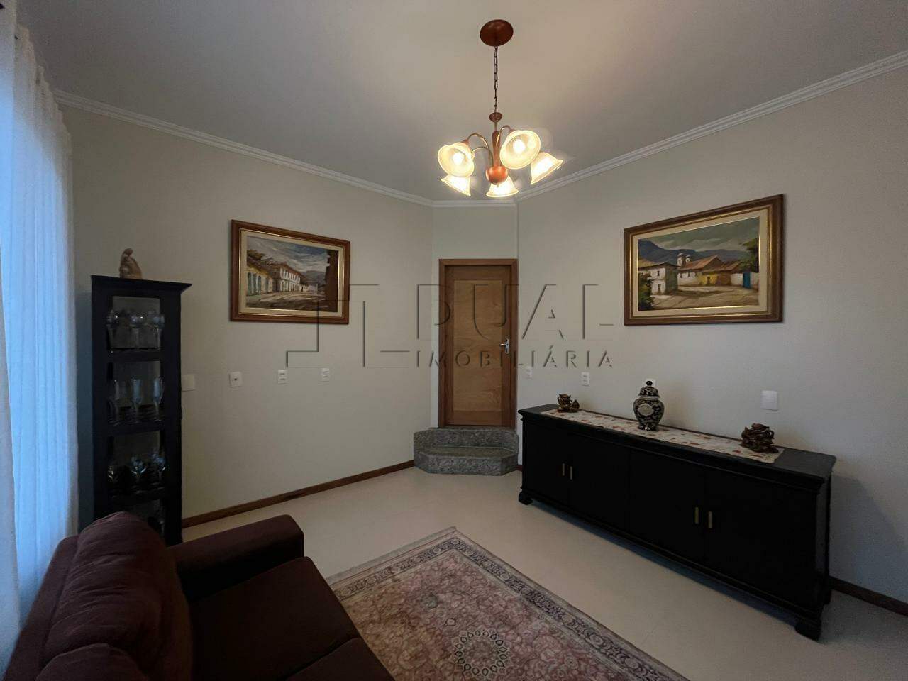 Casa com ótima localização à venda no bairro Nova Brasília.