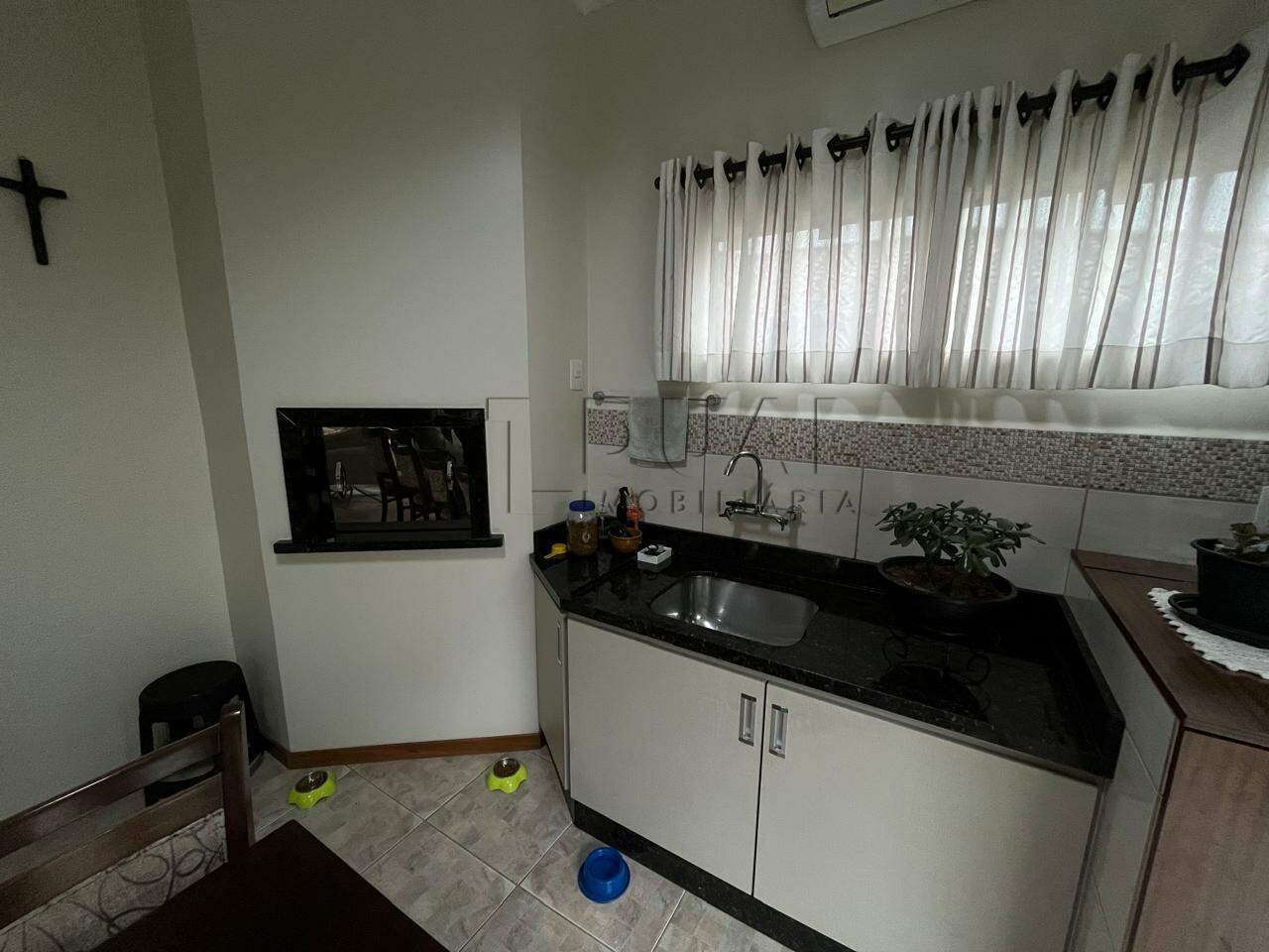 Imagem Casa com ótima localização à venda no bairro Nova Brasília.