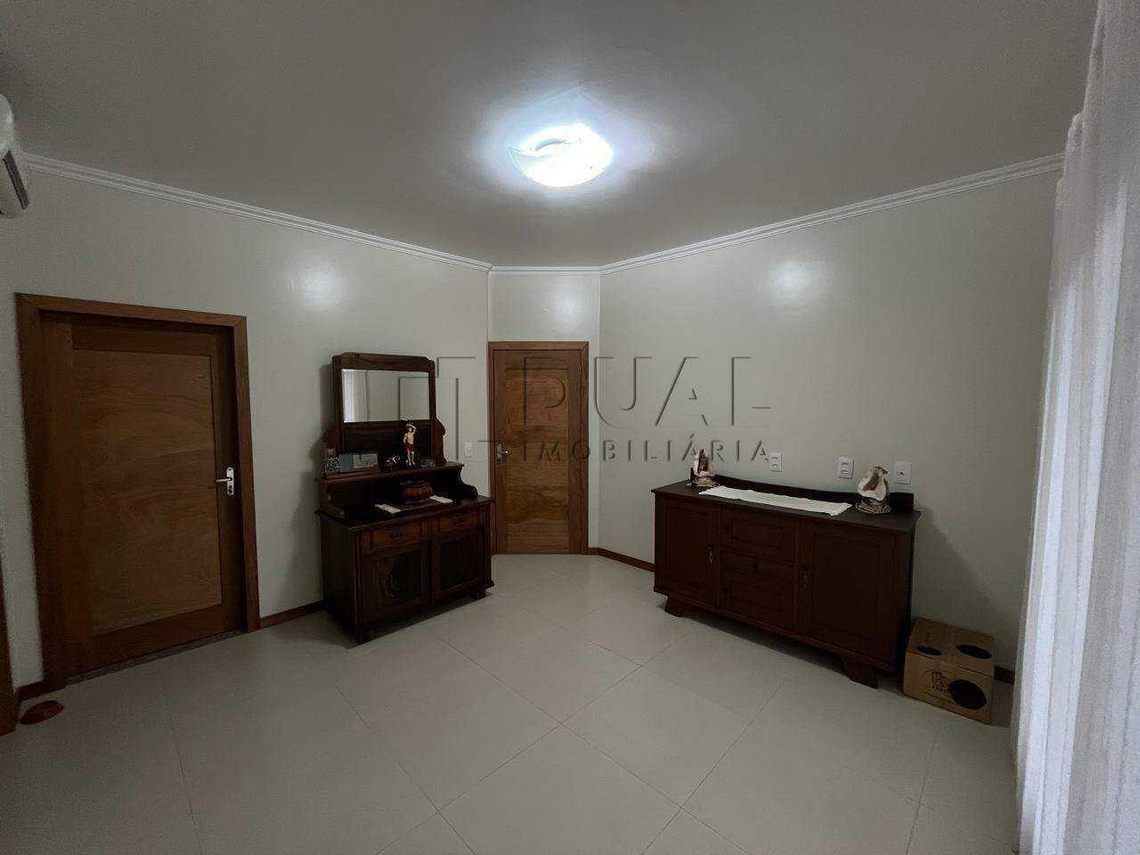 Imagem Casa com ótima localização à venda no bairro Nova Brasília.