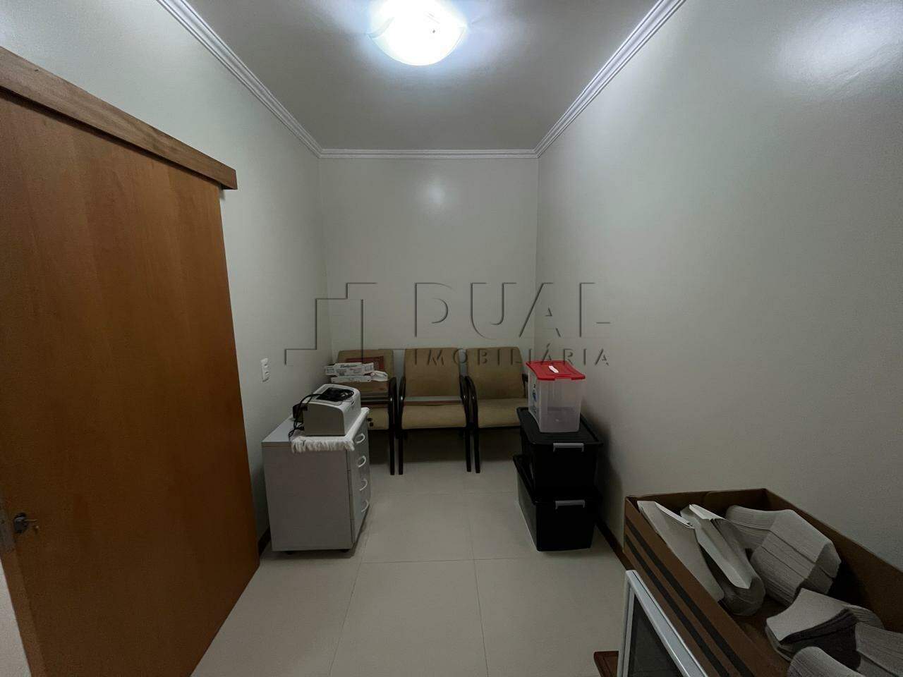 Imagem Casa com ótima localização à venda no bairro Nova Brasília.